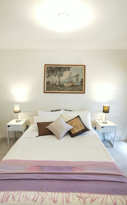 The Gallery Hours - Mackay Tourism 1