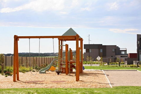 Torquay Golf Retreats - Pool, Beach, Tennis, Golf - Mackay Tourism 10