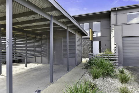 Torquay Golf Retreats - Pool, Beach, Tennis, Golf - Mackay Tourism 4