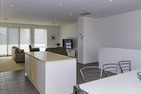 Torquay Golf Retreats - Pool, Beach, Tennis, Golf - Mackay Tourism 3