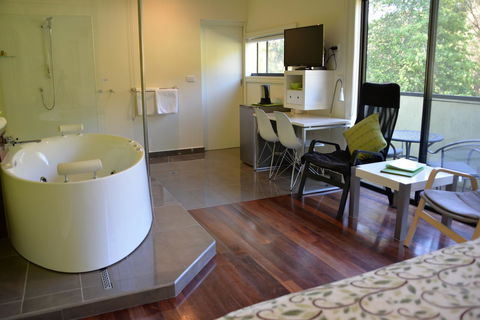 Deville At Healesville - Mackay Tourism 6