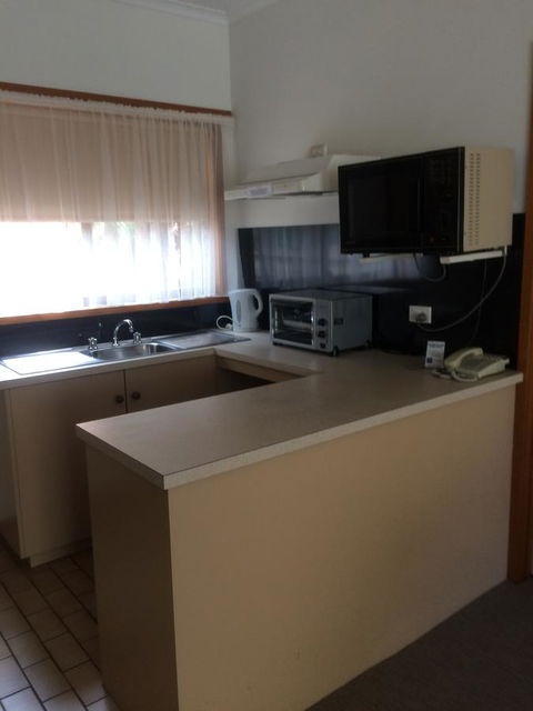 Ambassador Motor Inn - Mackay Tourism 26