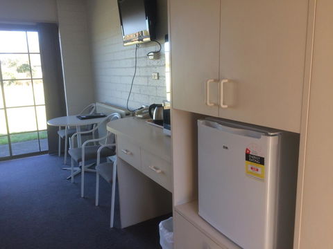 Ambassador Motor Inn - Mackay Tourism 8