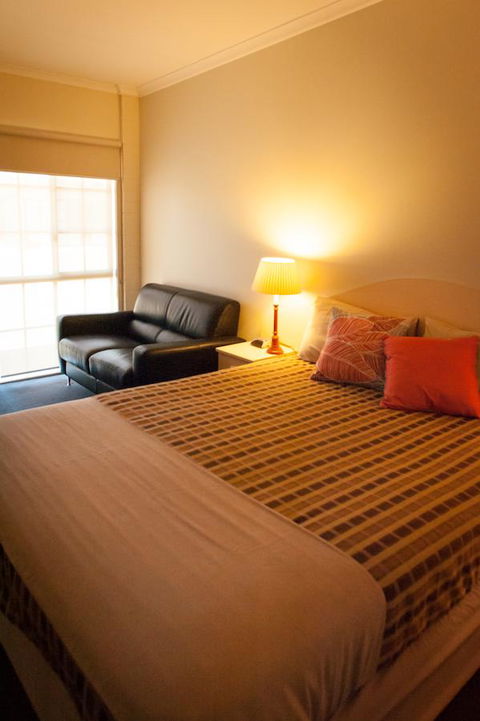 Ambassador Motor Inn - Mackay Tourism 34