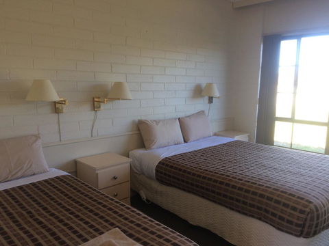 Ambassador Motor Inn - Mackay Tourism 10