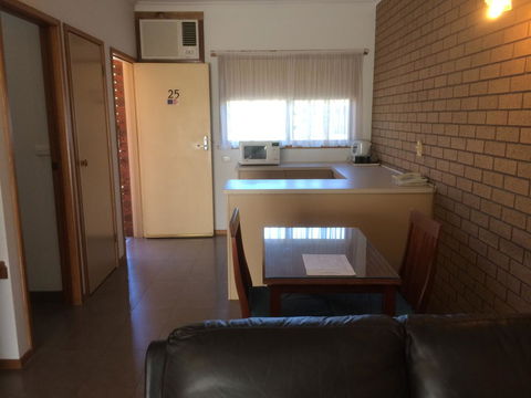 Ambassador Motor Inn - Mackay Tourism 16