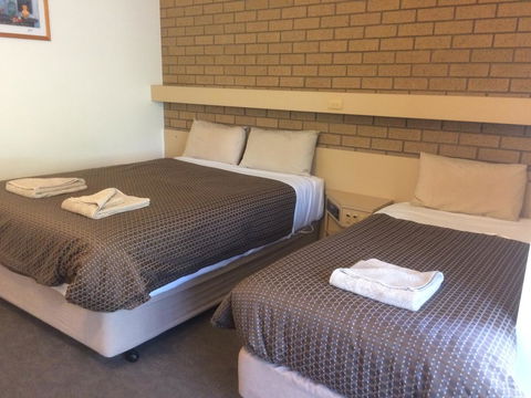 Ambassador Motor Inn - Mackay Tourism 5