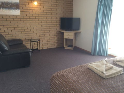 Ambassador Motor Inn - Mackay Tourism 15