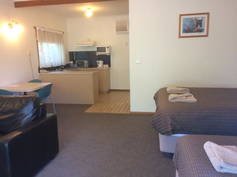 Ambassador Motor Inn - Mackay Tourism 7