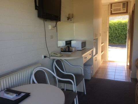 Ambassador Motor Inn - Mackay Tourism 11