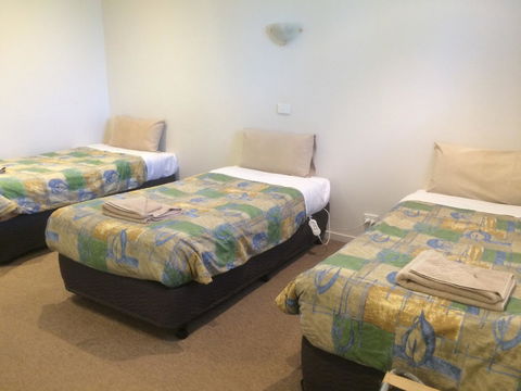Ambassador Motor Inn - Mackay Tourism 1