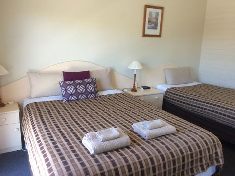 Ambassador Motor Inn - Mackay Tourism 13