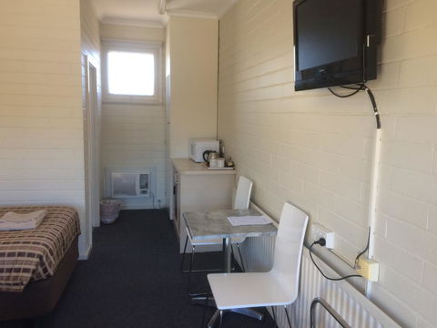 Ambassador Motor Inn - Mackay Tourism 12