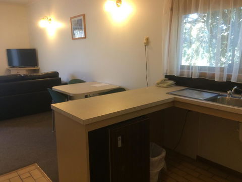 Ambassador Motor Inn - Mackay Tourism 6