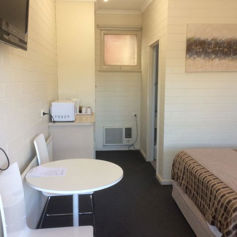 Ambassador Motor Inn - Mackay Tourism 21
