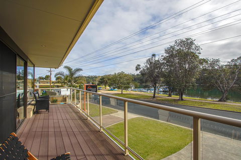 Hybiscus Waterfront Apartments - Mackay Tourism 3