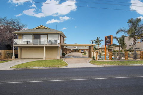 Hybiscus Waterfront Apartments - Mackay Tourism 32
