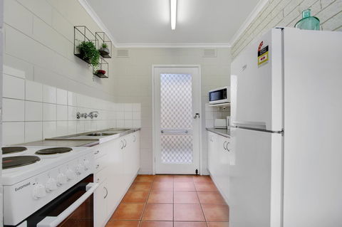 Hybiscus Waterfront Apartments - Mackay Tourism 16
