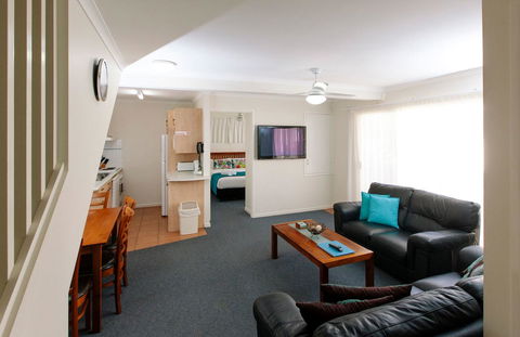 Rainbow Getaway Holiday Apartments - Mackay Tourism 30