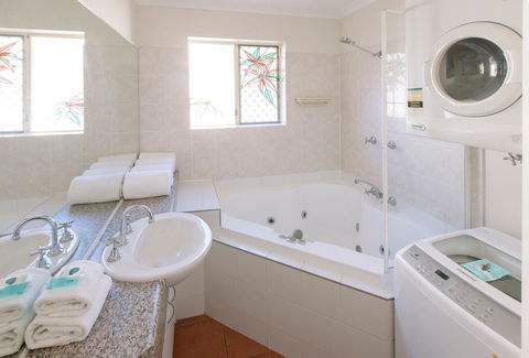 Rainbow Getaway Holiday Apartments - Mackay Tourism 31