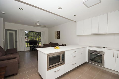 Woodville Beach Townhouse 6 - Mackay Tourism 4