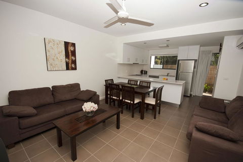 Woodville Beach Townhouse 6 - Mackay Tourism 2