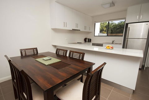Woodville Beach Townhouse 6 - Mackay Tourism 7