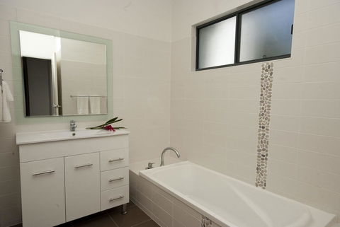 Woodville Beach Townhouse 6 - Mackay Tourism 9