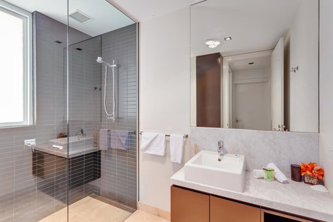 Apartment Dees Retreat - Mackay Tourism 16