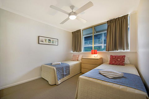 Whale Watch Ocean Beach Resort - Mackay Tourism 8
