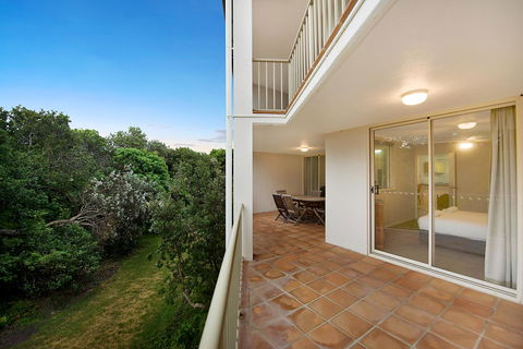 Whale Watch Ocean Beach Resort - Mackay Tourism 7