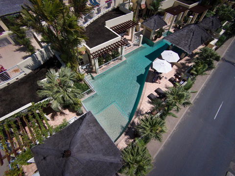 Sea Change Beachfront Apartments - Mackay Tourism 24