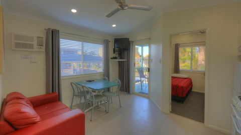 Alex Beach Cabins And Tourist Park - Mackay Tourism 32