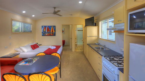 Alex Beach Cabins And Tourist Park - Mackay Tourism 11