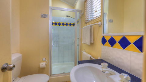 Alex Beach Cabins And Tourist Park - Mackay Tourism 3