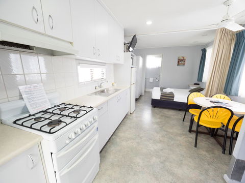 Alex Beach Cabins And Tourist Park - Mackay Tourism 29