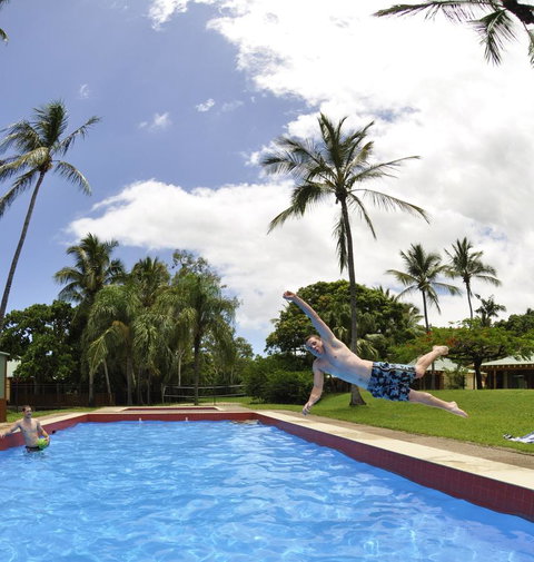 Nomads Airlie Beach - Mackay Tourism 24