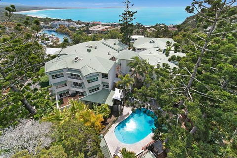 The Lookout Resort Noosa - Mackay Tourism 0