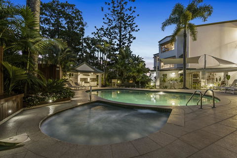 The Lookout Resort Noosa - Mackay Tourism 1