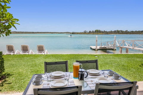 Noosa Harbour Resort - Mackay Tourism 6