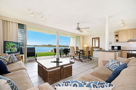 Noosa Harbour Resort - Mackay Tourism 7