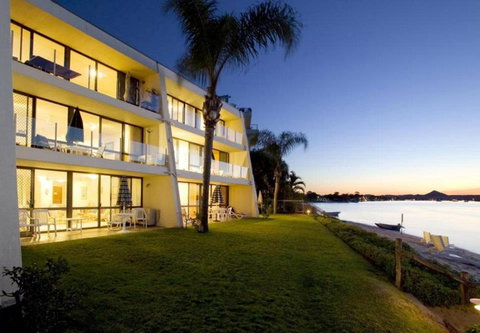 Noosa Harbour Resort - Mackay Tourism 20