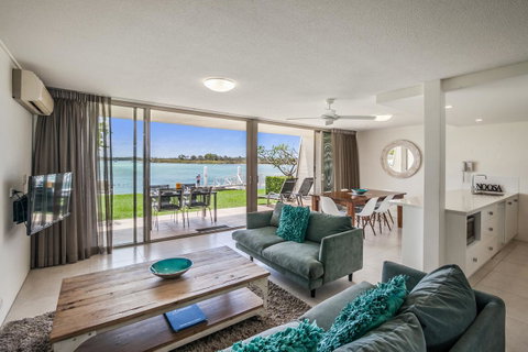 Noosa Harbour Resort - Mackay Tourism 21