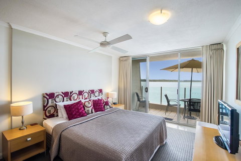 Noosa Harbour Resort - Mackay Tourism 13