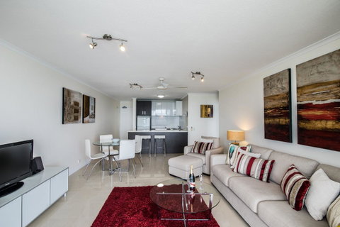 Noosa Harbour Resort - Mackay Tourism 12