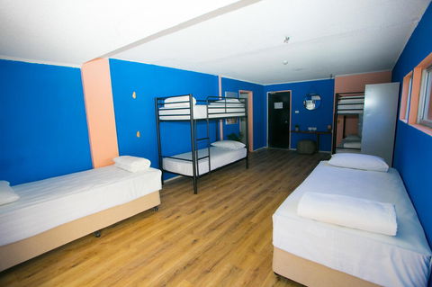 Rainbow Bay Backpackers - Mackay Tourism 13