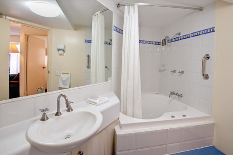 Nautilus Resort Mooloolaba - Mackay Tourism 24