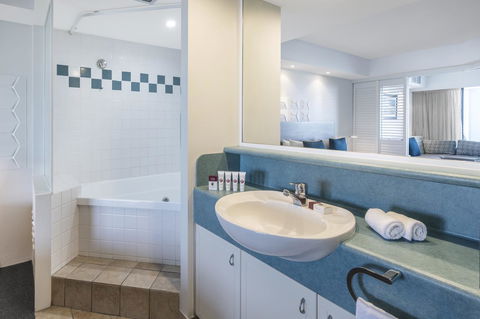 Ramada Resort By Wyndham Golden Beach - Mackay Tourism 17