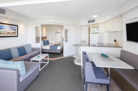 Ramada Resort By Wyndham Golden Beach - Mackay Tourism 13