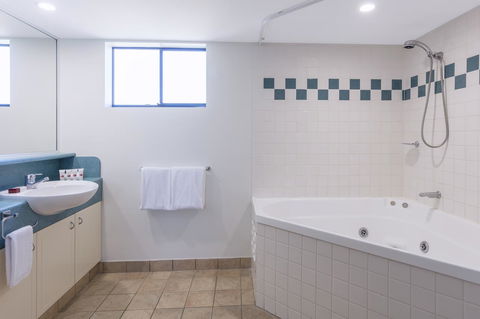 Ramada Resort By Wyndham Golden Beach - Mackay Tourism 30